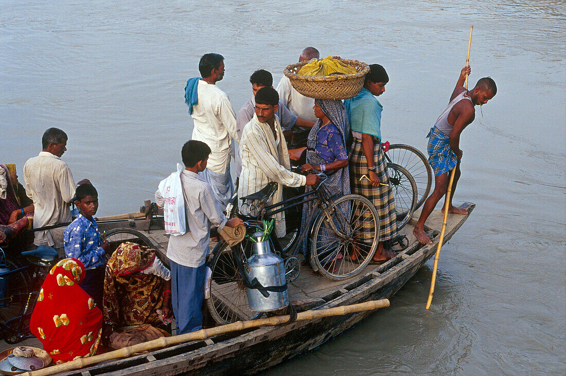 Ferry, Varauna mouth, Ganges river, Varanasi, Benares, Uttar Pradesh, India
