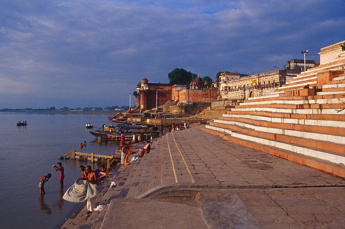 Pilger, Ganges, Kedar Ghat, Varanasi, Benares Uttar Pradesh, Indien