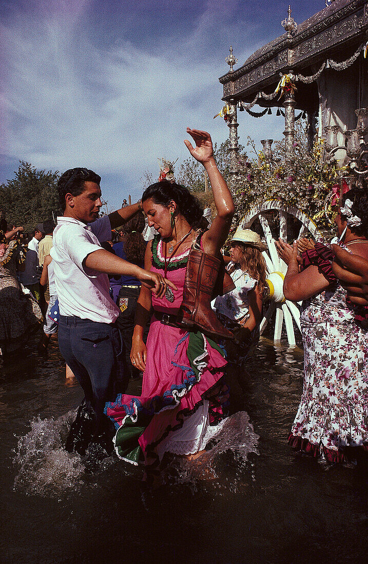 Dancing Couple, Rio Querna, El Rocío, Pilgrimage Andalusia, Spain S. 55