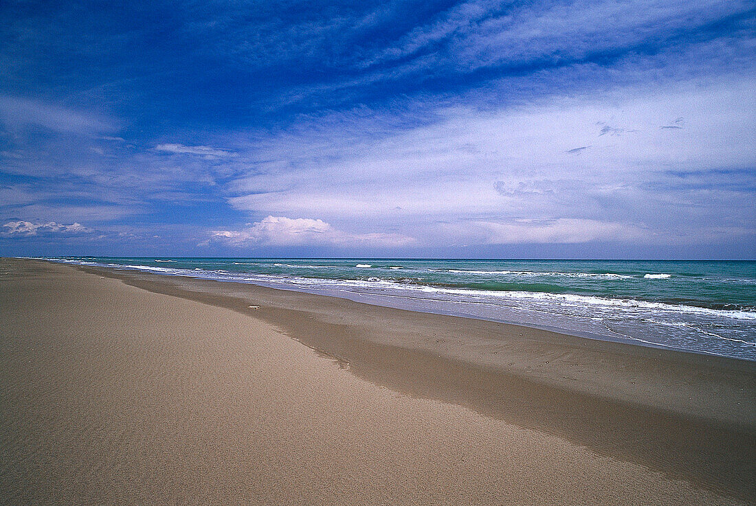 Deserted beach, Playa del Trabucador, Ebrodelta, Tarragona, Catalonia, Spain