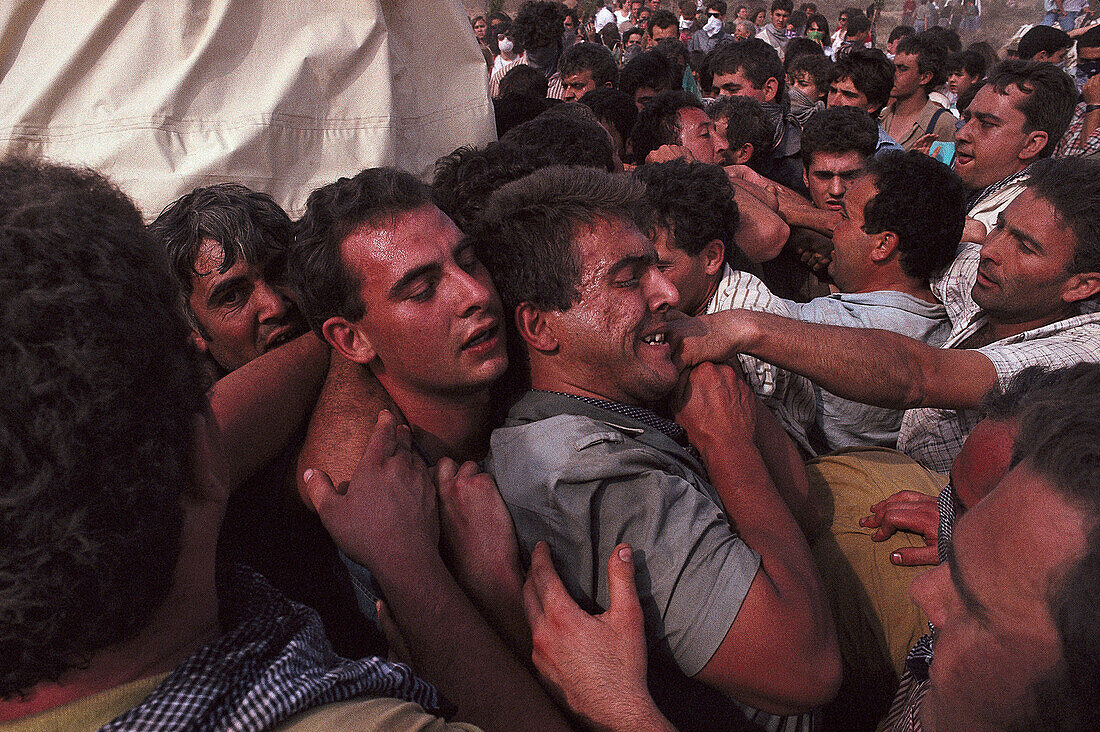 Ekstatische Pilger in der Menge, El Rocío, Andalusien, Spanien