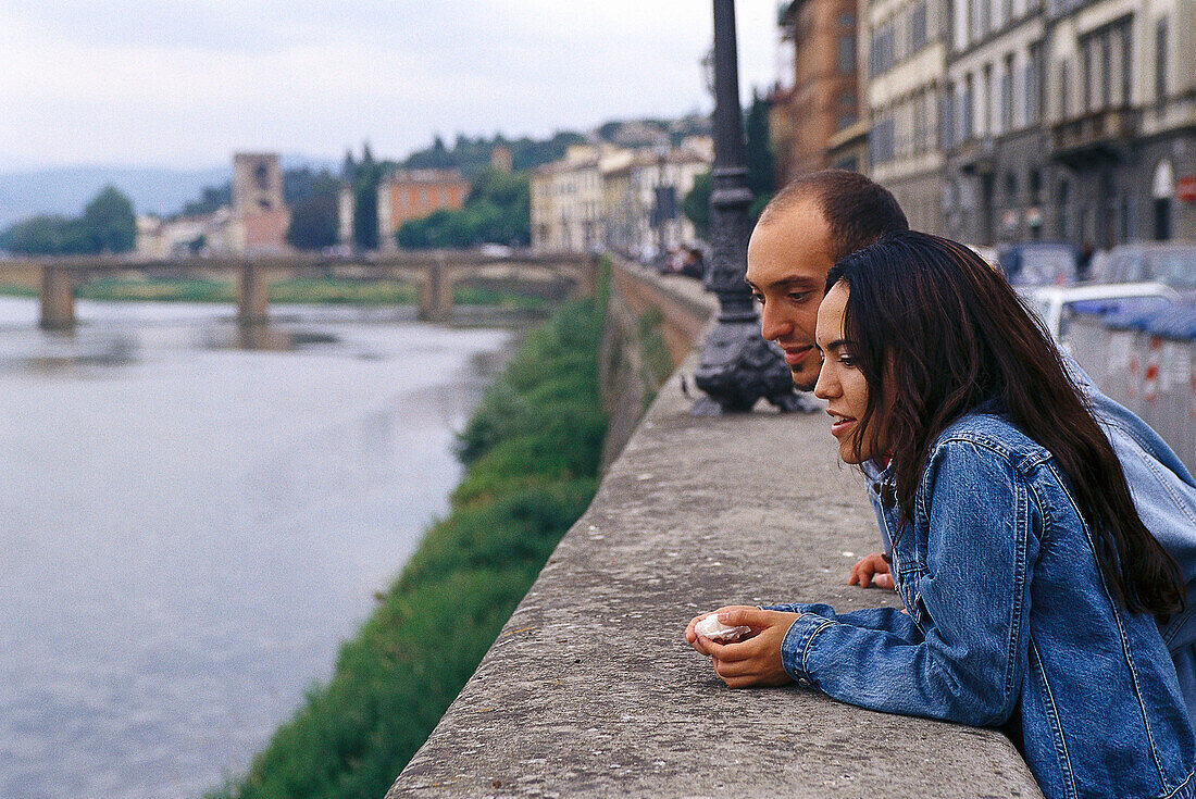 Am Ufer von Arno, Florenz, Toskana, Italien