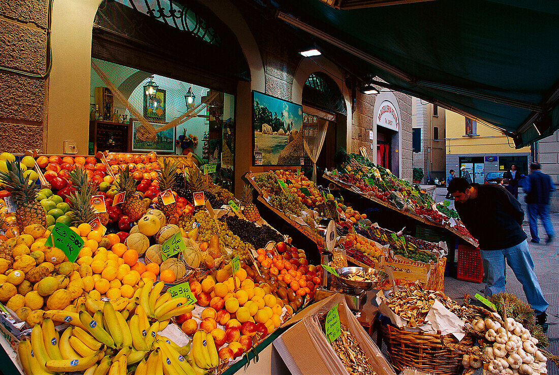 Market, Piazza della Sale, Pistoia, Tuscany, Italy