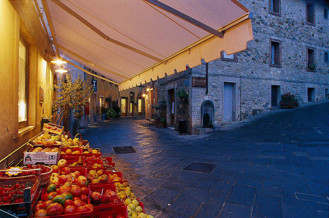 Obst und Gemüsehändler, Castellina in Chianti, Chianti, Toskana, Italien