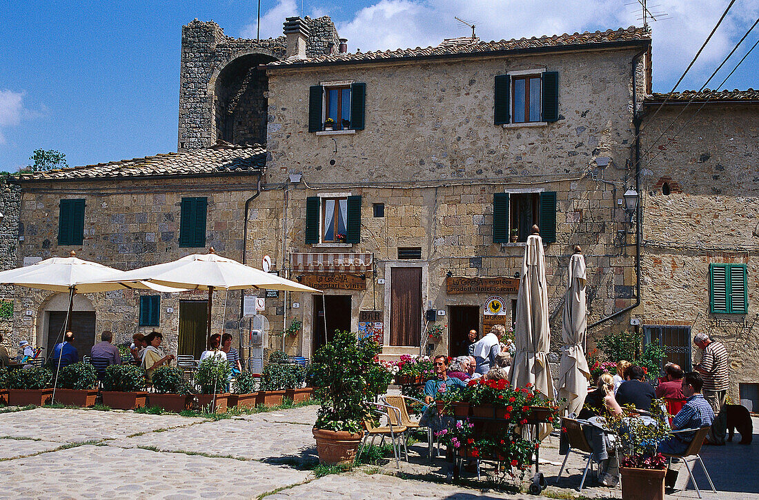 Café, Piazza, Monteriggioni Tuscany, Italy