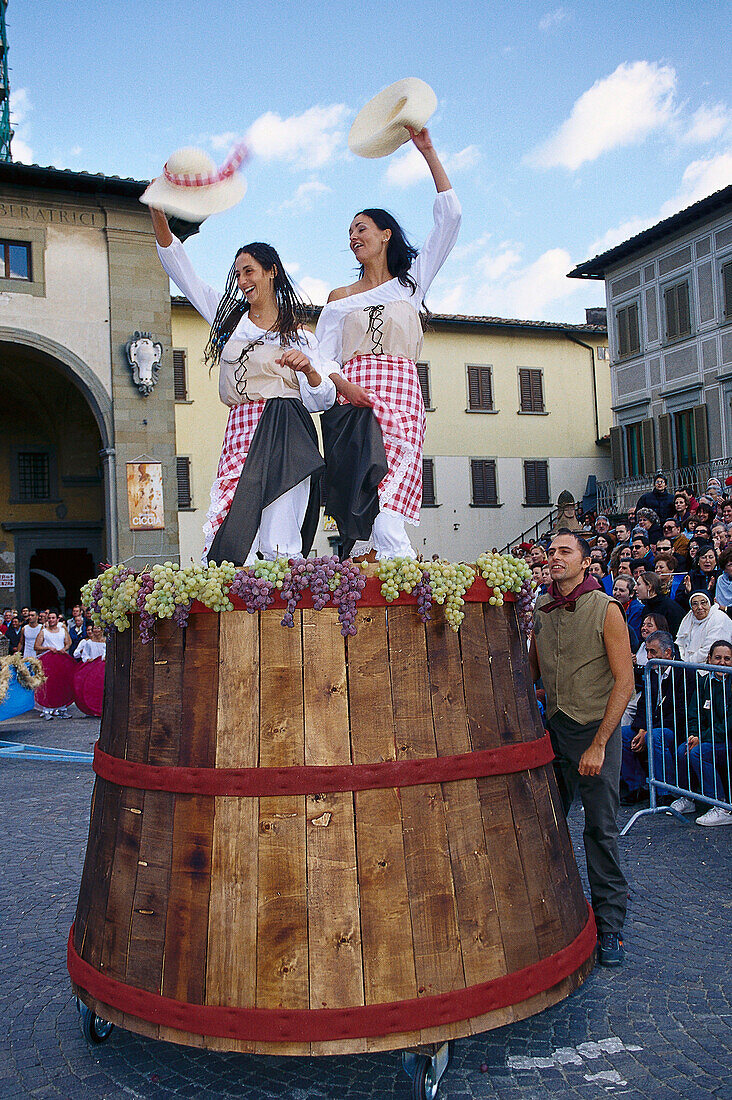 Tanzende Frauen, Weinfest Impruneta, Chianti, Toskana, Italien