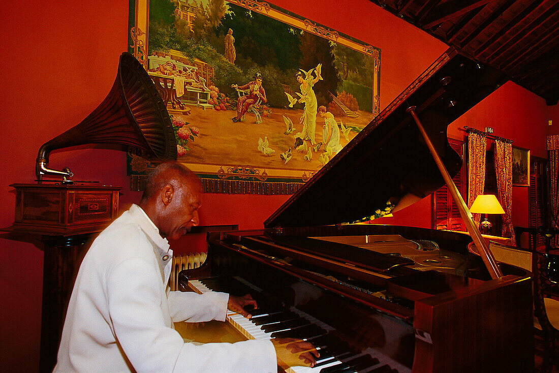 Pianist, Abaco Cocktail Bar, Puerto de la Cruz, Tenerife, Canary Islands, Spain