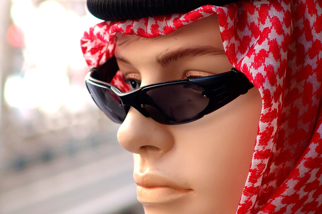 Schaufensterpuppe mit Sonnenbrille in Deira, Dubai, VAE, Vereinigte Arabische Emirate, Vorderasien, Asien