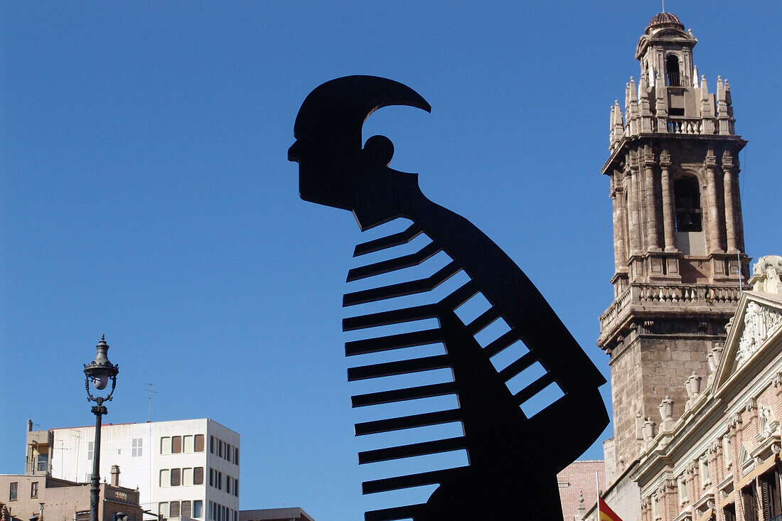 Skulptur vor einem Gebäude, Valencia, Spanien, Europa