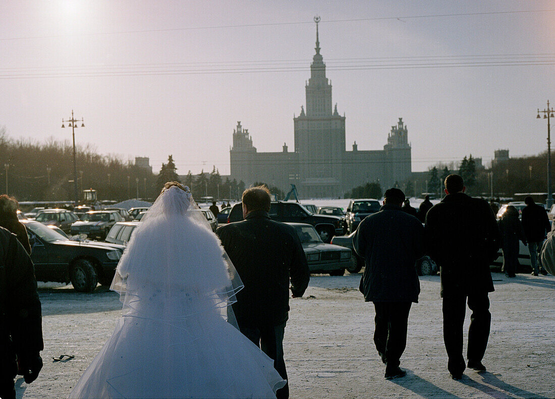 Bride and groom, Moscow State Universtity Sparrow Hills