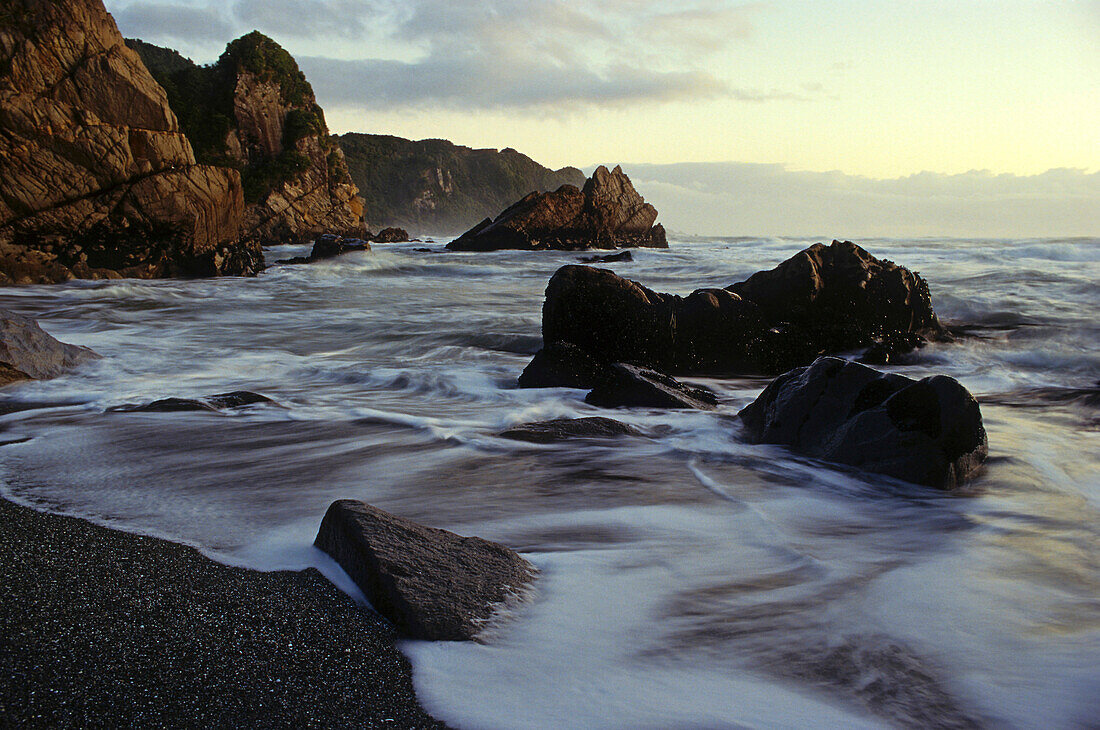 Black sand beach, West Coast, NZ, wild West Coast, South Island, schwarzes Sandstrand