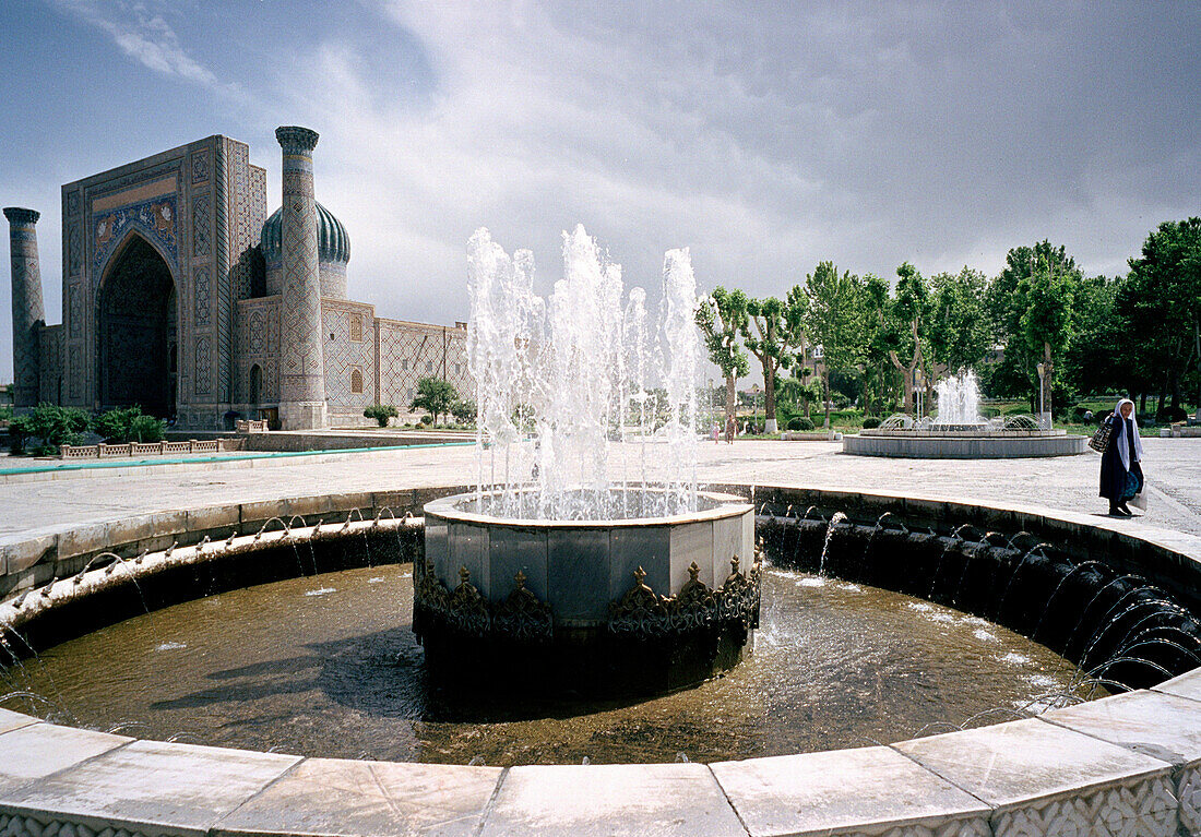 Springbrunnen auf dem Registan-Platz, Smarkan, Usbekistan