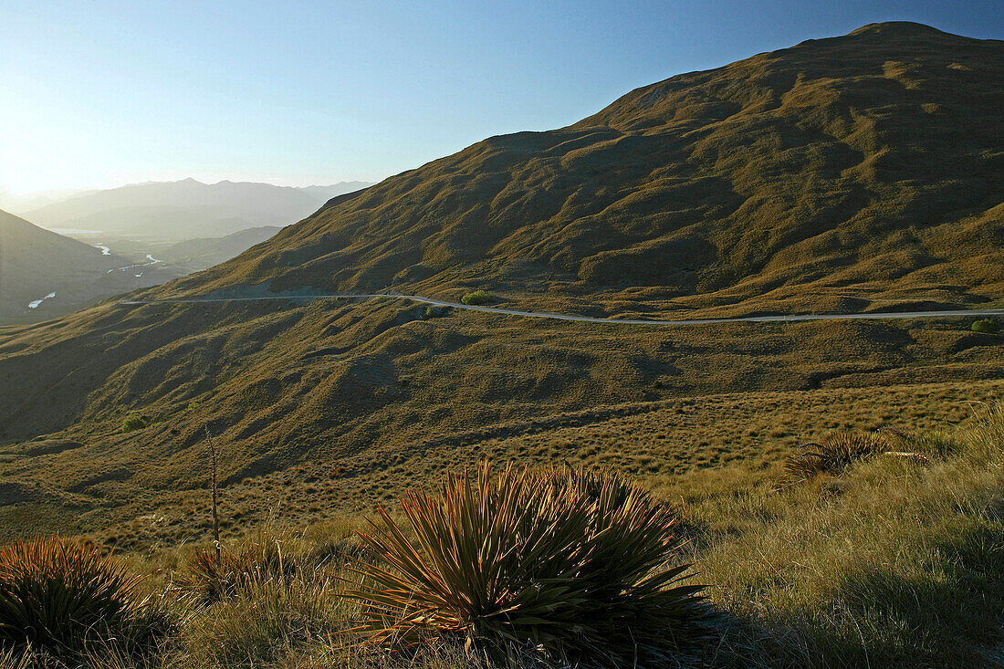 Road between Wanaka and Queenstown, scenic route, New Zealand