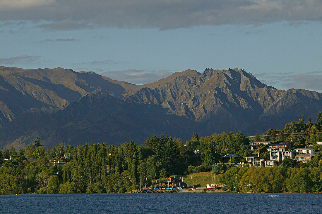 Blick auf Wanaka See und Gebirge, Central Otago, Südinsel, Neuseeland, Ozeanien