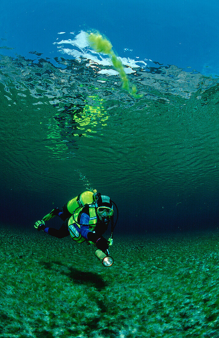 Taucher im Gebirgssee, Scuba Diver in a mountain l, Scuba Diver in a mountain lake