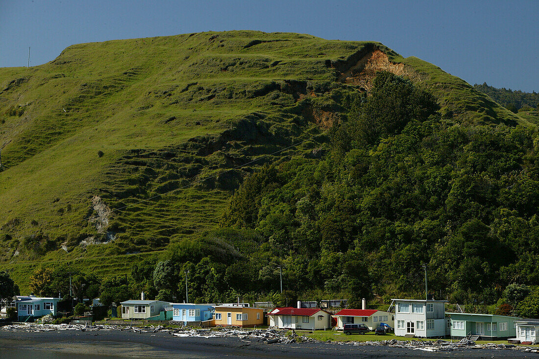 Holiday homes on the waterfront of Coromandel Peninsula, North Island, New Zealand, Oceania