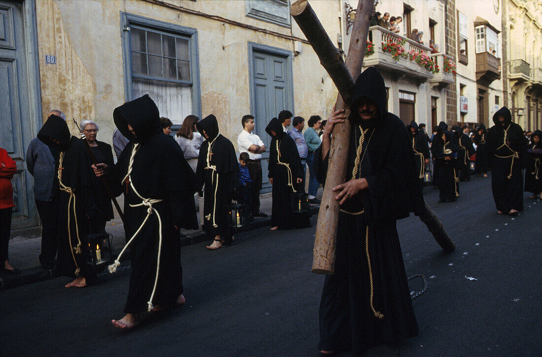 Prozession d. Bruderschaft, Lignum Crucis, Karfreitag La Laguna, Teneriffa, Kanaren