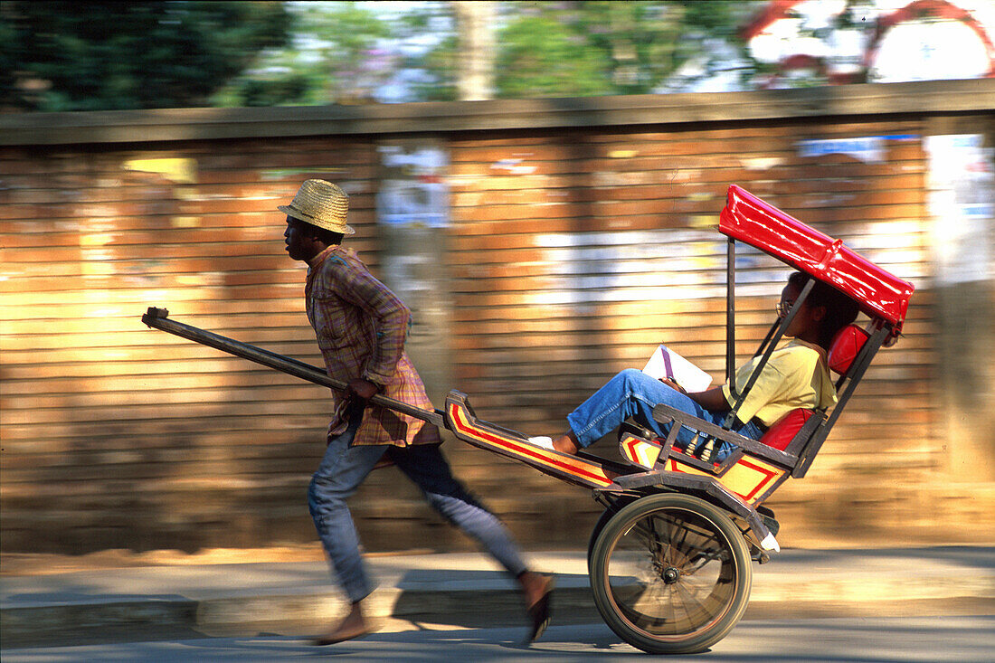 Pousse-pousse, rickshaw, Antsirabe, Madagascar