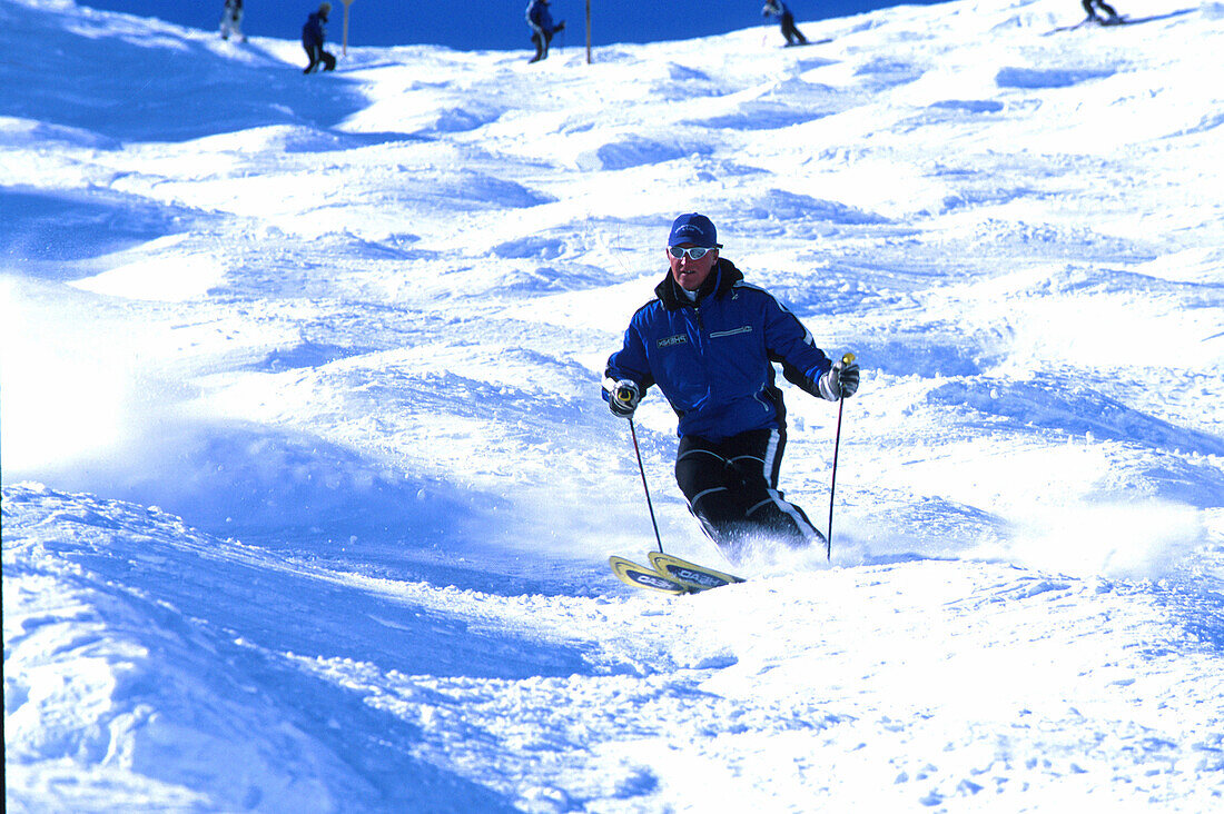 Skifahrer in Buckelpiste, Carving, Obergurgl, Oetztal Sports