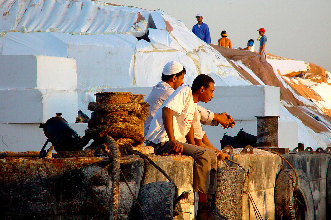 Workers at the mole of Dubai Creek, Dubai, UAE, United Arab Emirates, Middle East, Asia