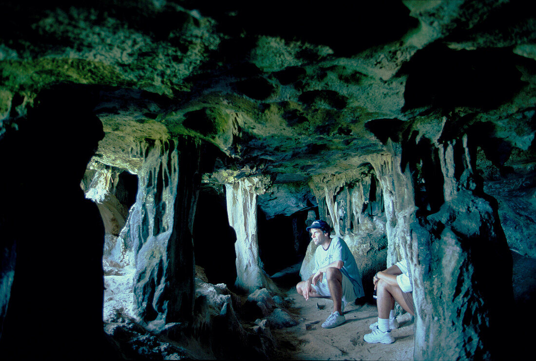 Höhle im The Bluff bei Spot Bay, Cayman Brac Cayman Island