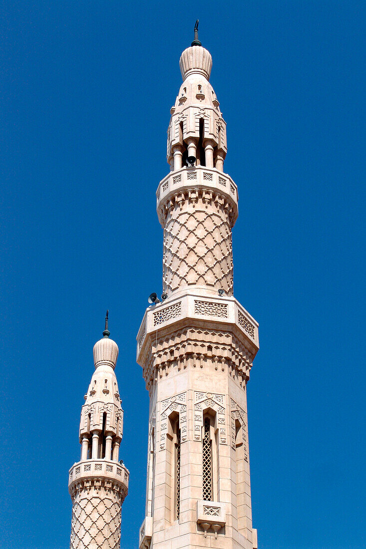 Minarett einer Moschee im Sonnenlicht, Jumeirah, Dubai, VAE, Vereinigte Arabische Emirate, Vorderasien, Asien