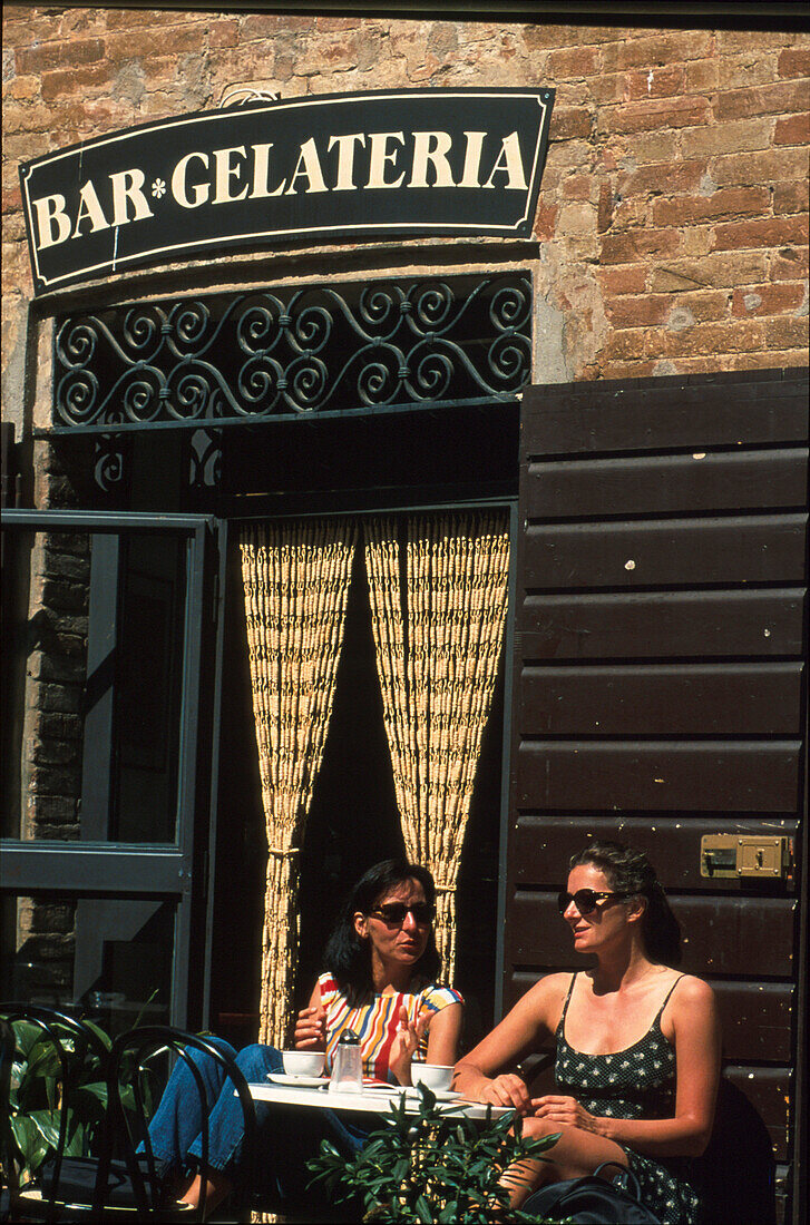 Straßencafé, Pienza, Toskana, Italien