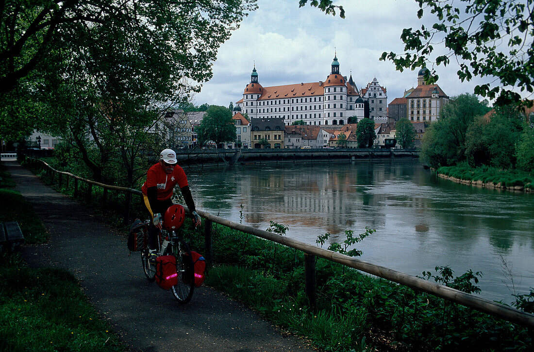 Radfahrer, Neuburg an der Donau, Bayern, Deutschland
