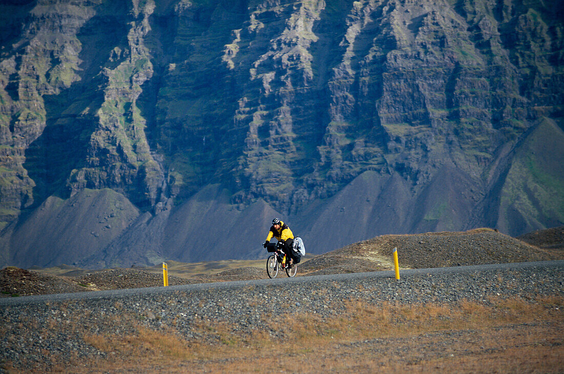 Radfahrer, Ringstrasse am Vatnajoekull, Sueden Island