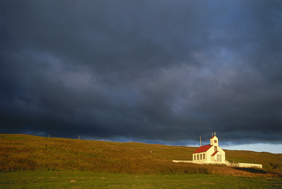 Kirche und Friedhof, Stadur, Nordwesten von Island, Island