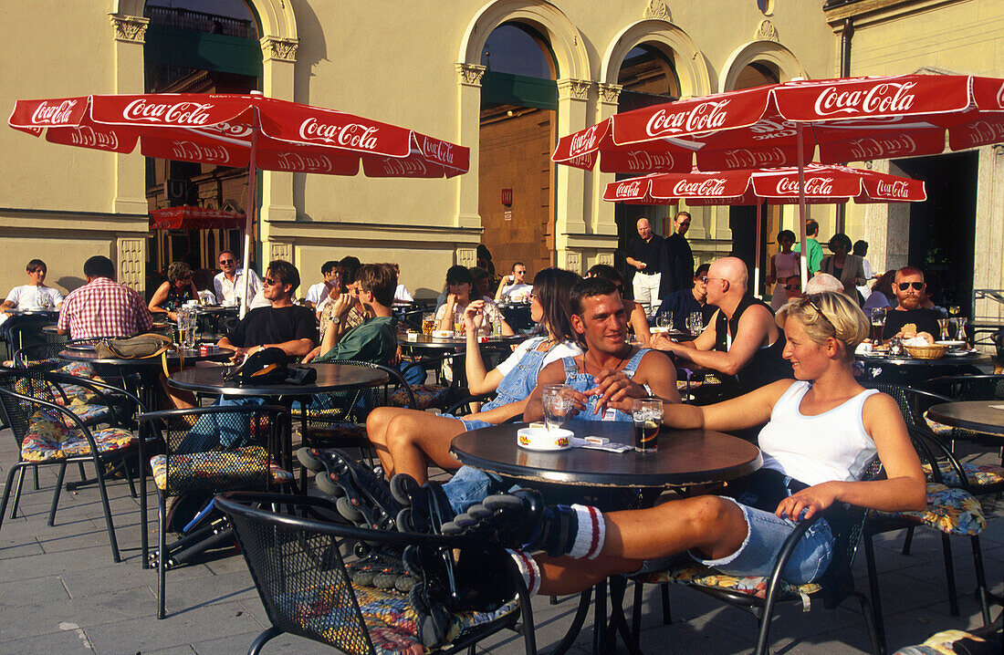 Inline Skater, Café Luigi Tambosi am Hofgarten, Leopoldstraße, München, Bayern, Deutschland