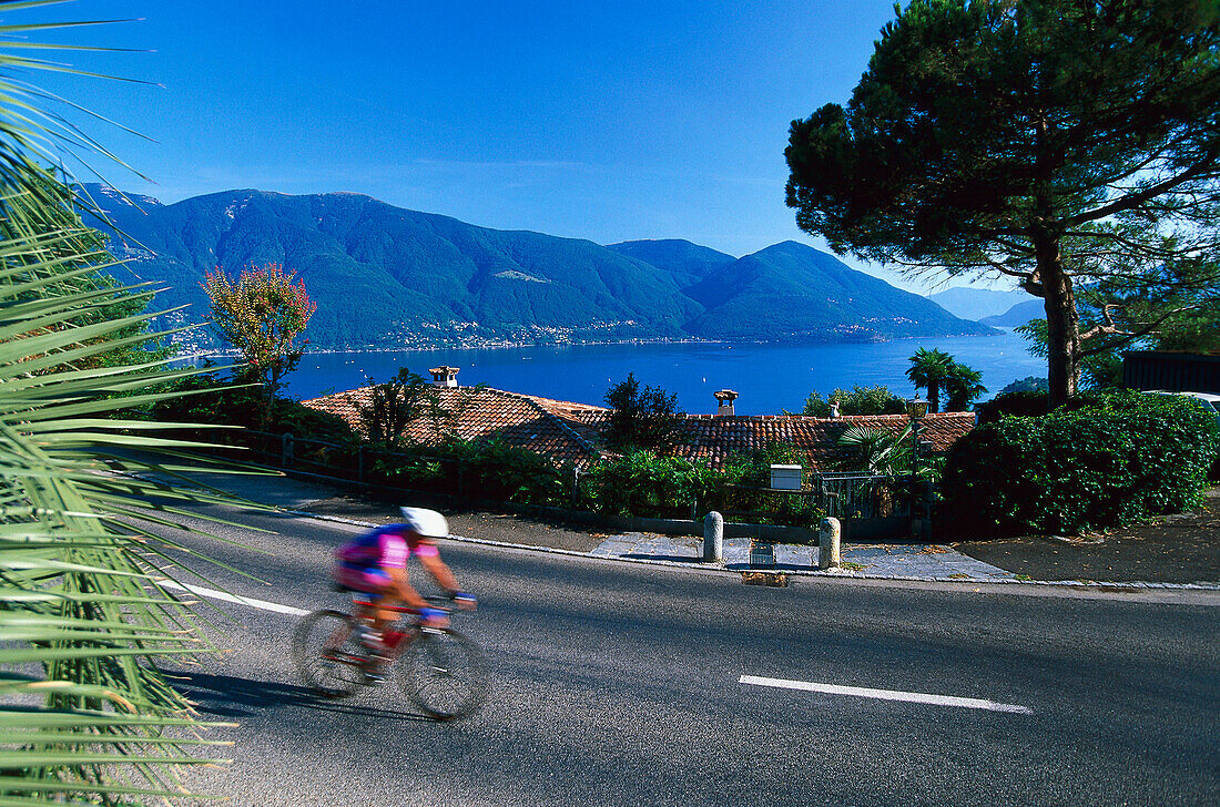 Mountainbiker, Lago Maggiore, Kanton Tessin, Schweiz