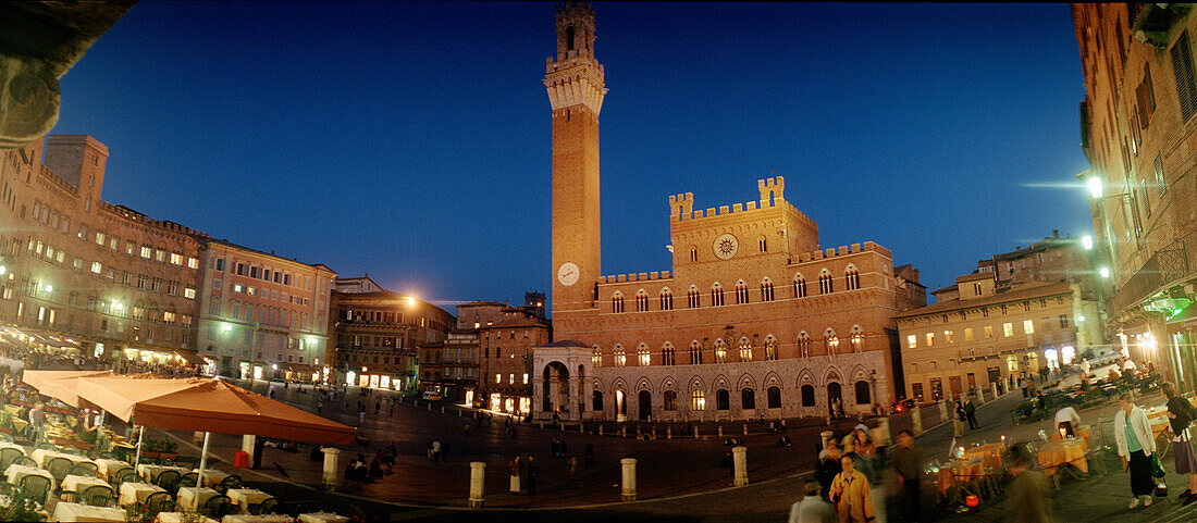 Piazza del Campo, town hall with Torre del Mangia at night, Siena, Tuscany, Italy