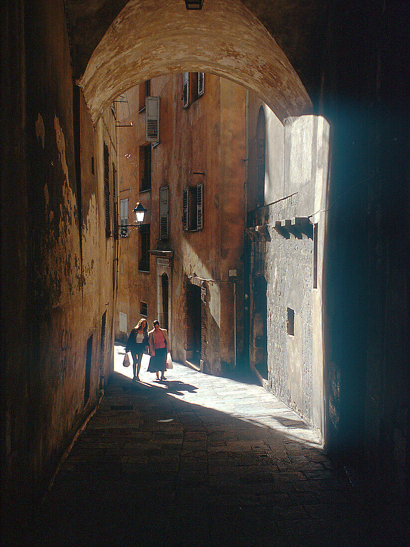 Alte Gasse in Grasse, Provence, Frankreich