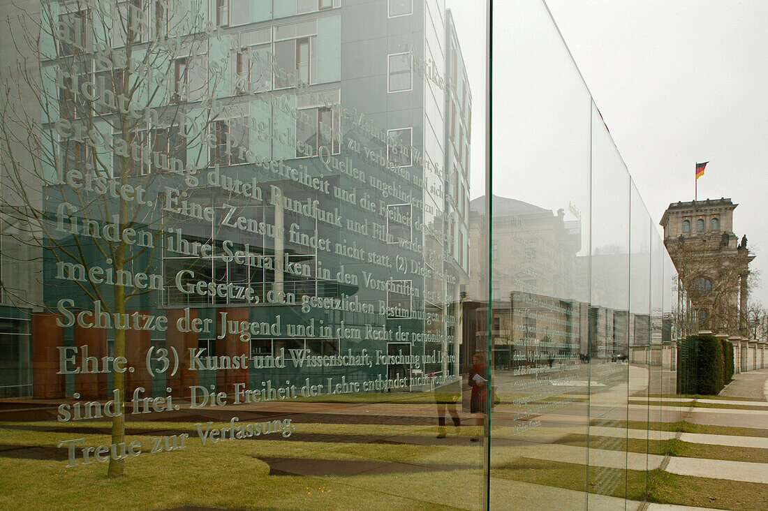 Grundgesetz auf Glasplatten, Paul-Löbe-Haus, Abgeordnetenhaus, Reichstag, Berlin