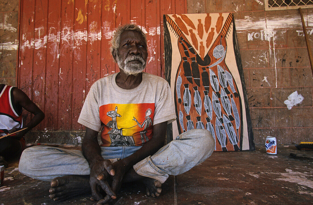 Aborigine Maler Oenpelli, alter Mann Thompson, Oenpelli, Arnhemland, Siedlungsgebiet der Aborigines, Northern Territory,  Australien