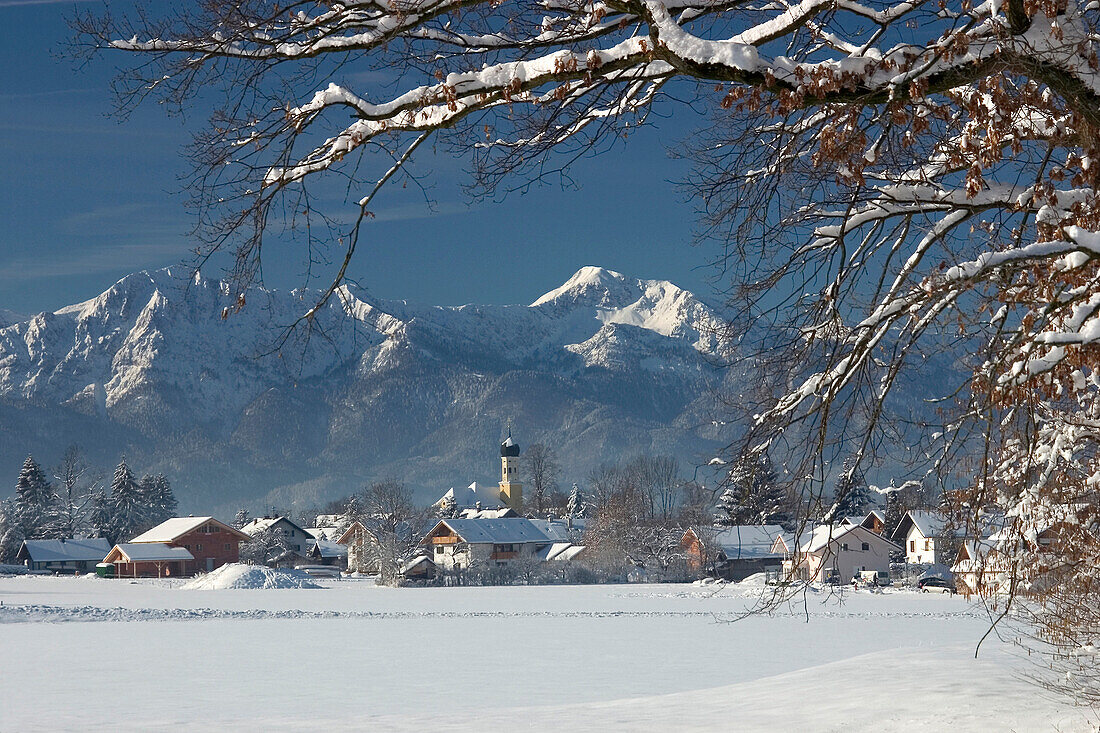 Bavarian Village of Bichl, Bichl with Herzogstand and Heimgarten in the background, Upper Bavaria, Bavaria, Germany