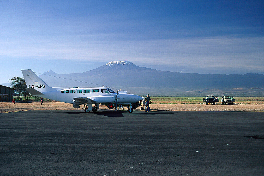 Safari mit dem Flugzeug, Amboseli National Park, Kenia, Afrika