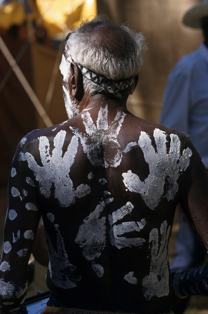 Aborigine, Körperbemahlung, Handabdrück, Laura Dance Festival,Tanzfest der Aborigines, Kap York Halbinsel, Queensland, Australien