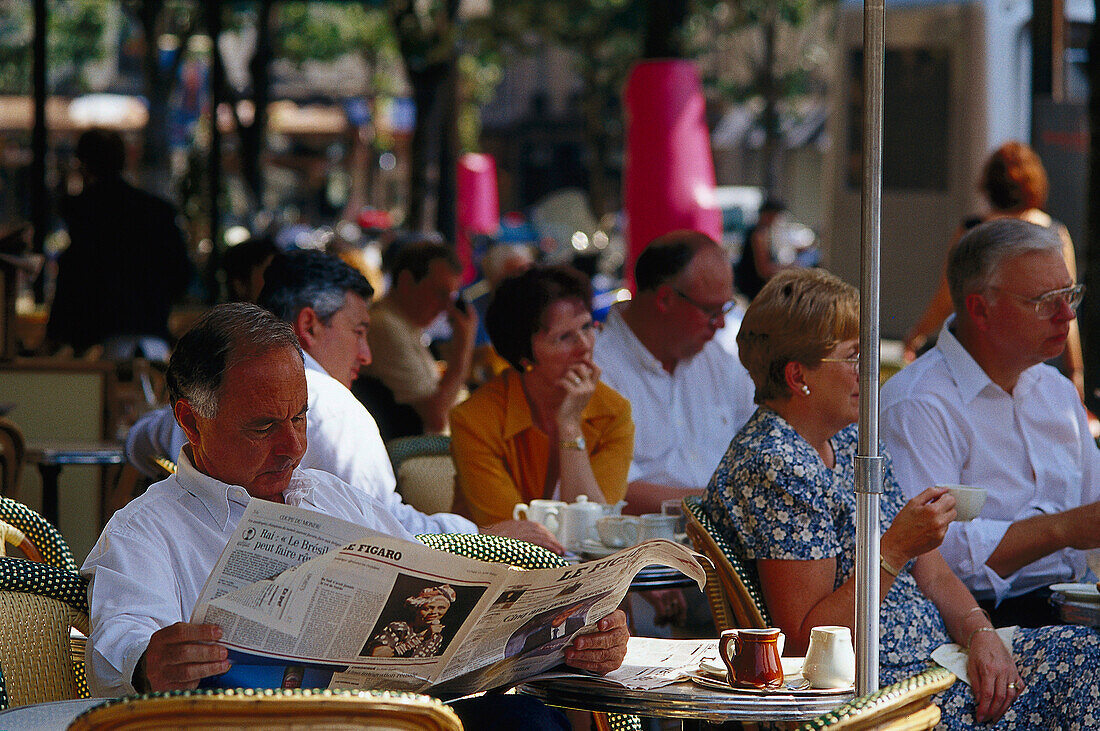 Cafe Les Deux Magots, Saint Germain Paris, France