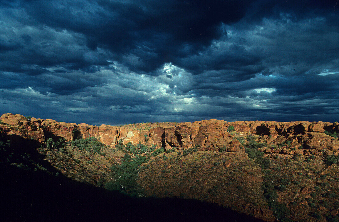 Blck sky above Kings Canyon, Watarrka Natinal Park, Northern Territory, Australia