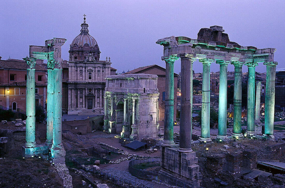 Forum Romanum, Saturntempel und Severinsbogen am Abend, Rom, Italien, Europa