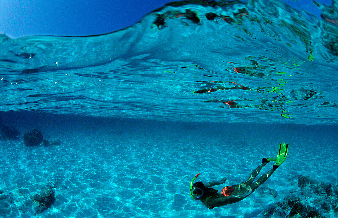 Schnorcheln vor tropischer Insel, Snorkeling near, Snorkeling near a tropical island