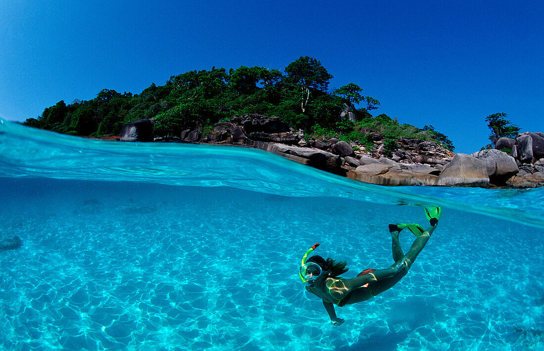 Schnorcheln vor tropischer Insel, Snorkeling near, Snorkeling near a tropical island