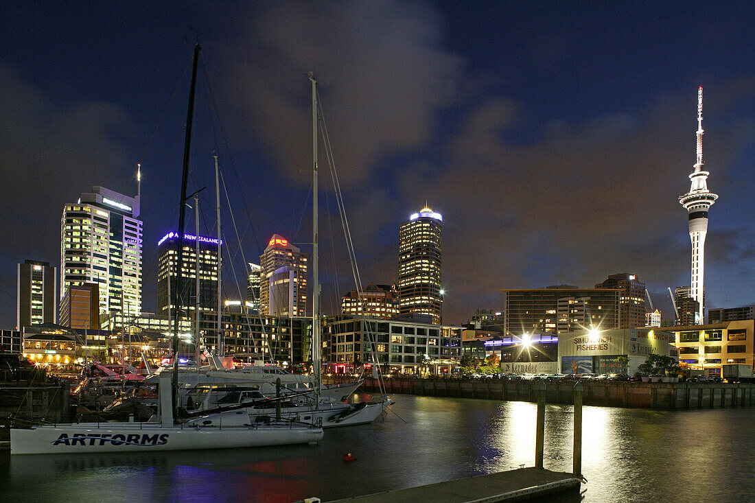 zentrum des Hafens mit Skyline, Auckland, Neuseeland