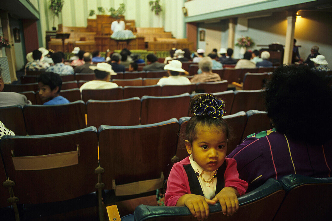 Polynesian church service, Auckland, Polynesian girl in church service, Sonntagsandacht, Polynesier