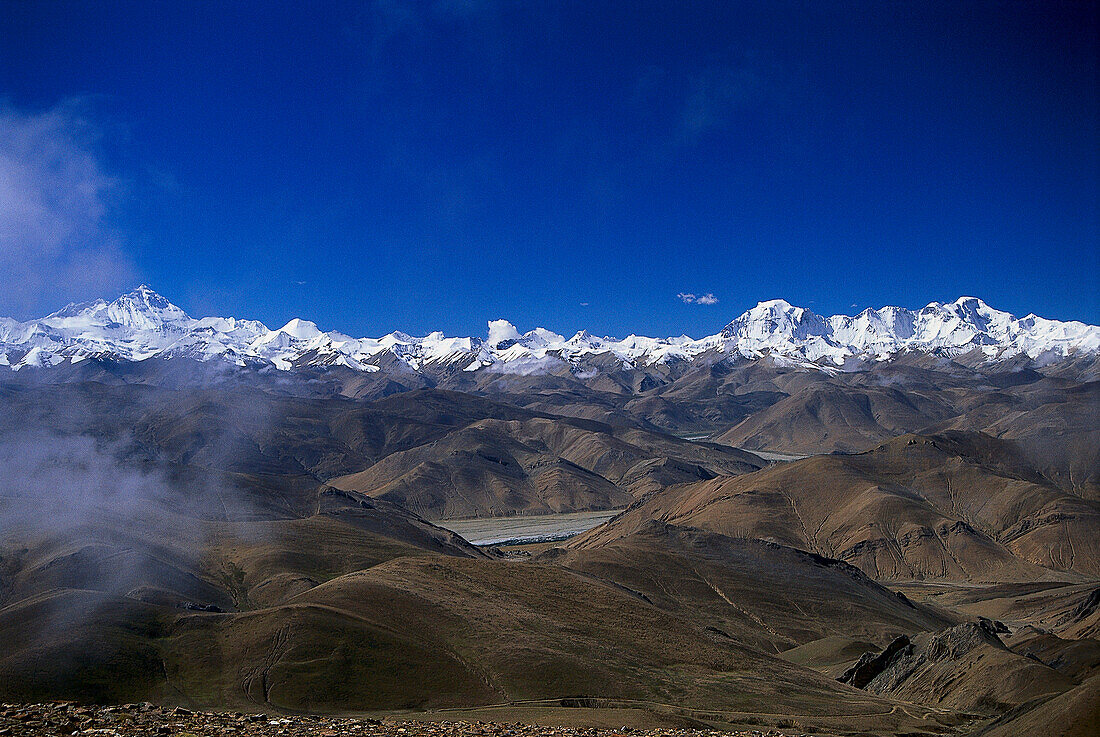 Mount Everest und Himalaya unter blauem Himmel, Tsang, Tibet, Asien