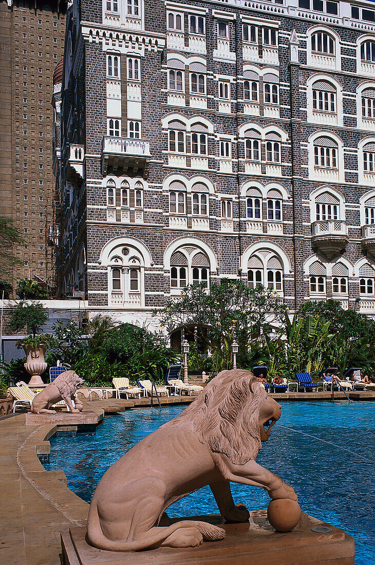 Stone figures at the pool of the Taj Mahal hotel, Bombay, India, Asia