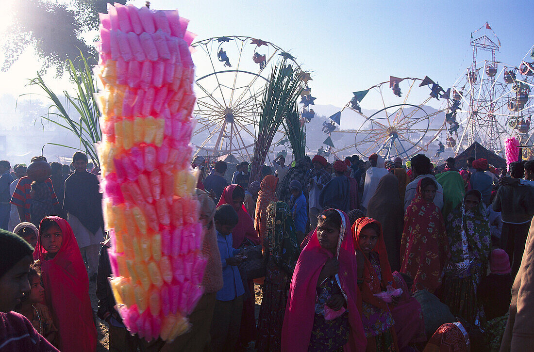 Riesenräder, Kamelmarkt, Pushkar, Rajasthan, Indien