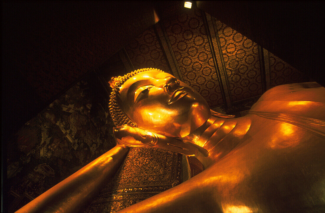 Lying buddha statue at Wat Pho temple, Bangkok, Thailand, Asia